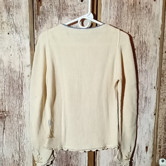 Vintage Grannyknit Cottagecore Floral Embroidered Crochet Cream Sweater - Picture 6 of 7